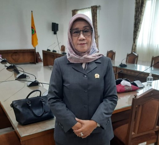 DPRD Kalteng__Siti Nafsiah 1